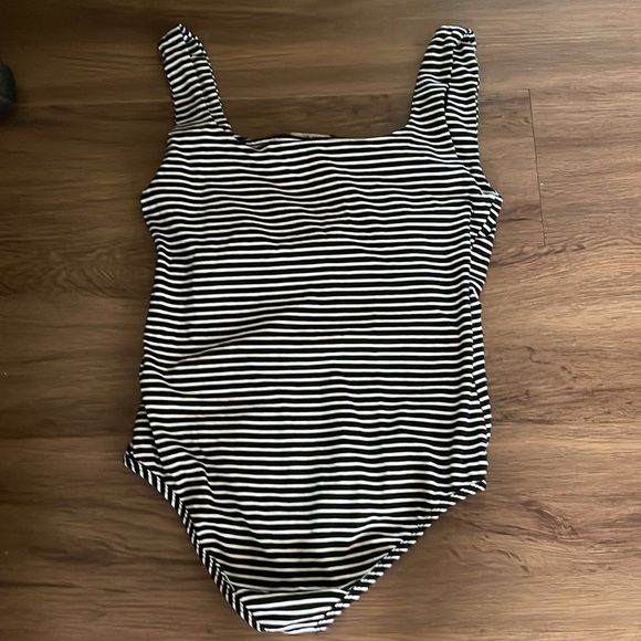 COTTON: ON swimming suit Size Medium - Picture 2 of 2